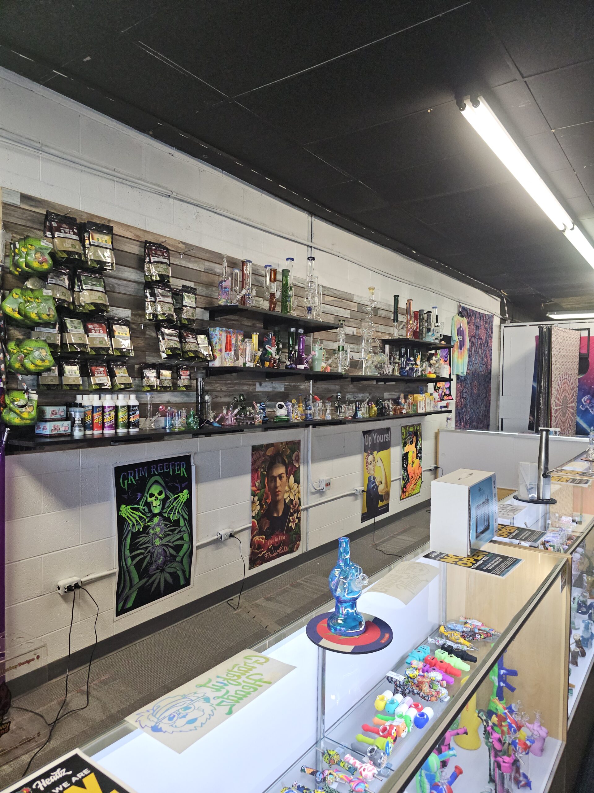 Grand opening celebration photo at Grateful Headz Springfield